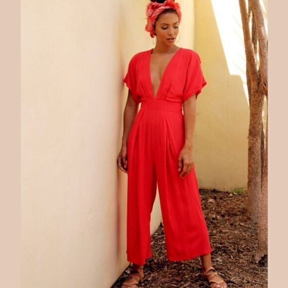Sage Red deep  V neck Short sleeves tie waist belt Cropped jumpsuit.Size M - Picture 1 of 16